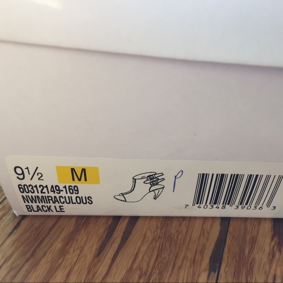 Black Nine West Peep Toe Shoe: Size 9 1/2 🖤 - Picture 8 of 8